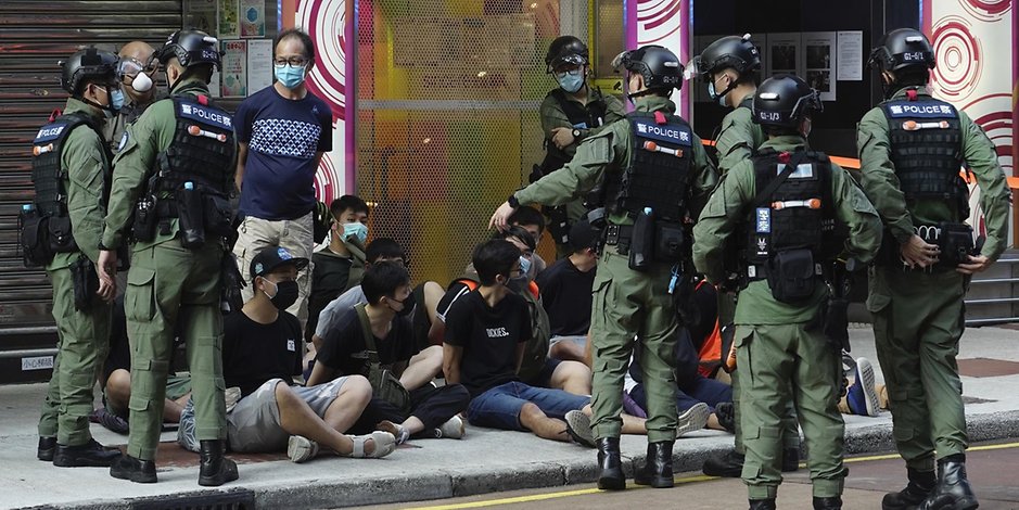 Mindestens 289 Demonstranten sollen am Sonntag in Hongkong festgenommen worden sein.