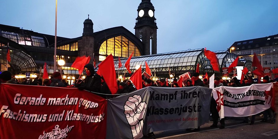 Die Demonstranten trafen sich am Hauptbahnhof. 
