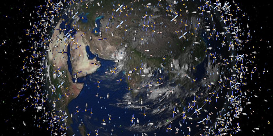 Das computergenerierte Bild der European Space Agency (ESA) zeigt Weltraummüll früherer Weltraummissionen, der neben intakten Satelliten um die Erde kreist. 