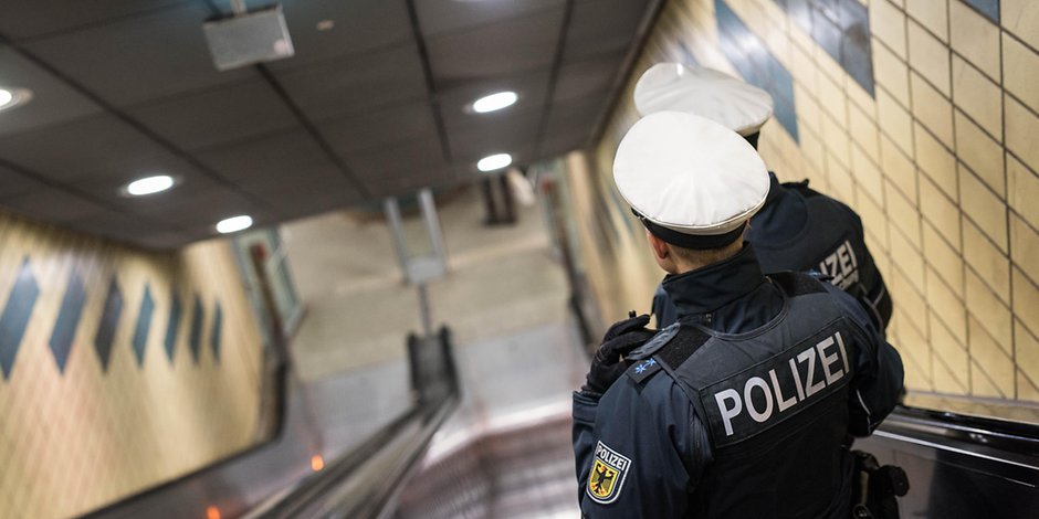 Bundespolizisten am S-Bahnhof Königstraße in Hamburg.