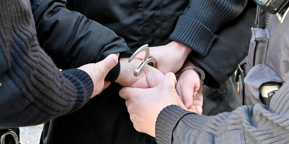 Bundespolizisten nahmen das Taschendieb-Duo fest. Symbolfoto
