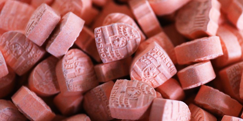 Die Polizei fand bei dem Darknet-Dealer tausende Ecstasy-Tabletten.