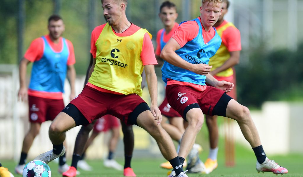 Lukas Daschner und Jannes Wieckhoff beim Training des FC St. Pauli.