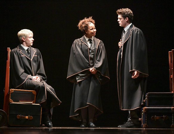 Rose Granger-Weasley und Albus Potter treffen im Zug das erste Mal auf Scorpius Malfoy.