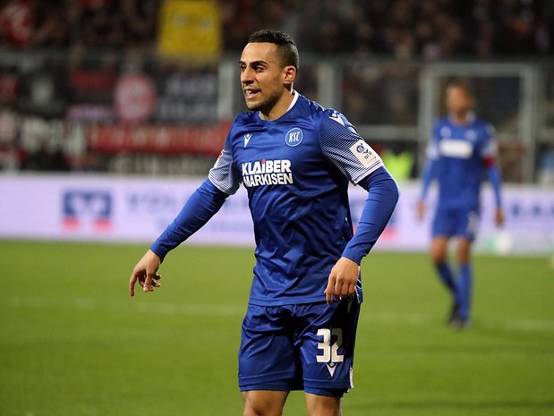Änis Ben-Hatira (Karlsruher SC) ist einer von 13 Flügelspielern, deren Verträge im Sommer auslaufen.