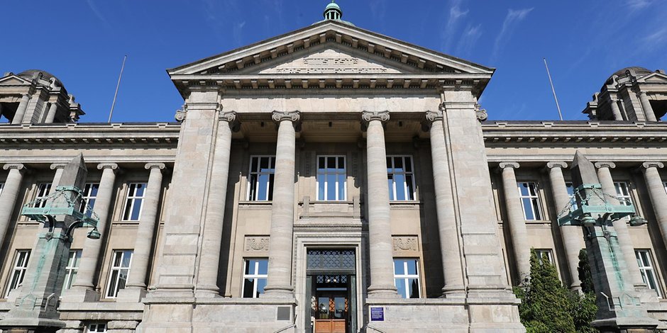 Im Gebäude des Hamburger Oberlandesgericht ist auch das Verfassungsgericht untergebracht.