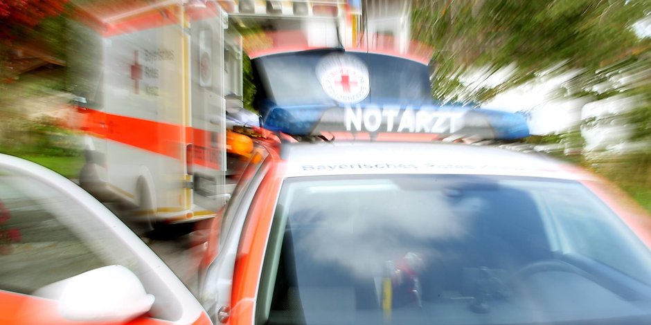 Bei dem Unfall in Bayern wurde der Beifahrer schwer verletzt.