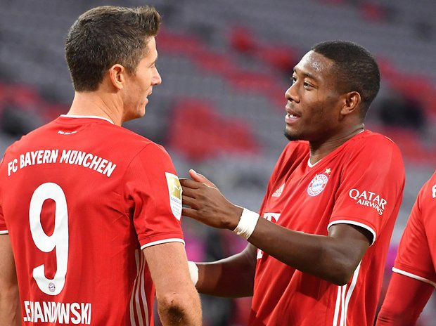 Die Zukunft von David Alaba (r., mit Robert Lewandowski) beim FC Bayern ist weiter ungewiss.