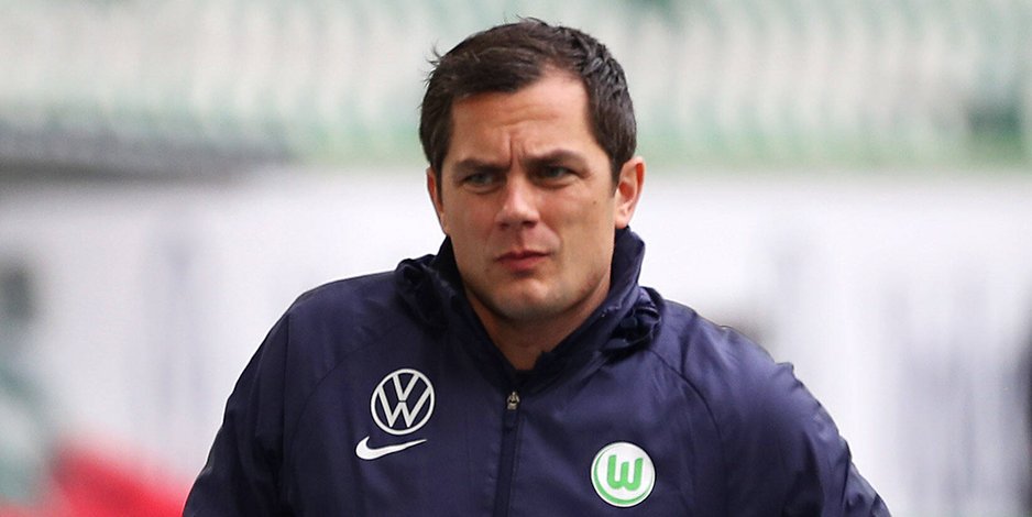 Wolfsburg-Sportdirektor Marcel Schäfer gefiel die Frage zur Zukunft Glasners ganz und gar nicht.