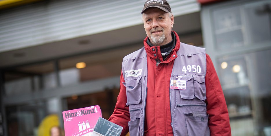 Hat seine Lebensgeschichte zu einem Buch verarbeitet: Hinz und Kunzt-Verkäufer Jörg Petersen (49).