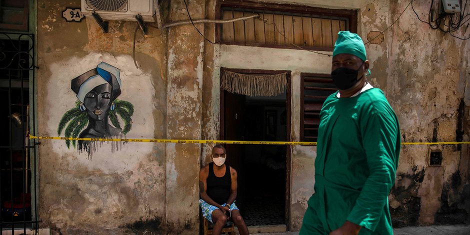 Vielerorts auf Kuba liefen Gesundheitsmitarbeiter von Tür zu Tür und klärten die Menschen über das Virus auf.