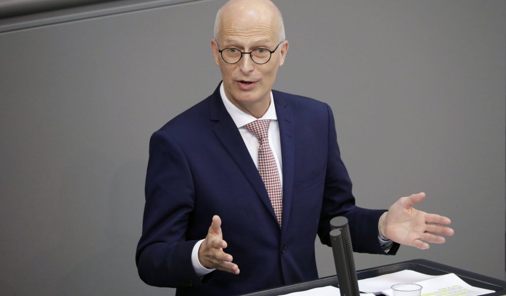 Hamburgs Bürgermeister Peter Tschentscher (SPD) setzt sich für strengere Verträge ein.