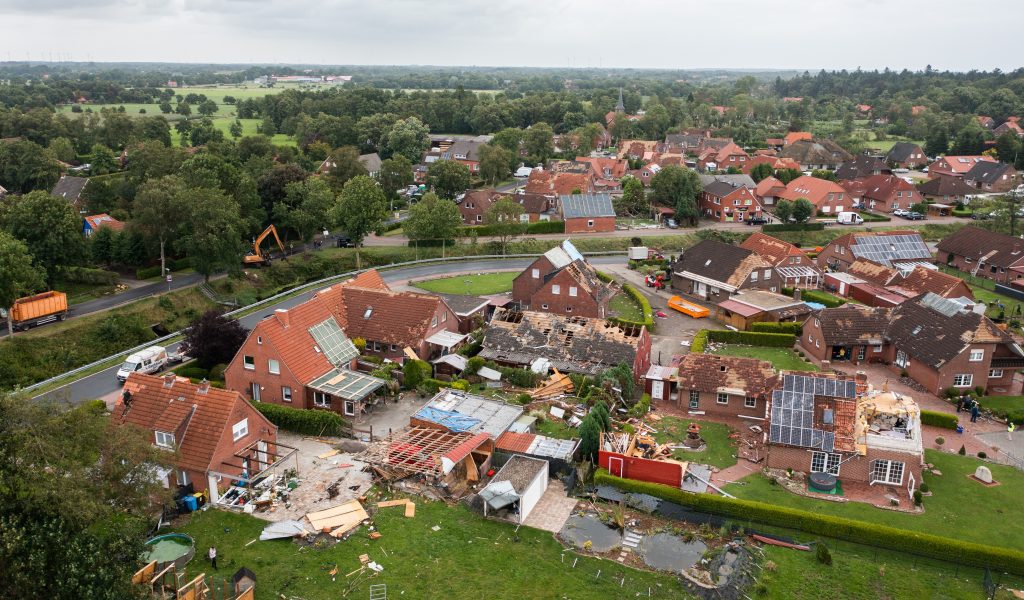 Der Tornado zog mit 180 bis 250 Stundenkilometern über die Gemeinde Großheide in Ostfriesland.