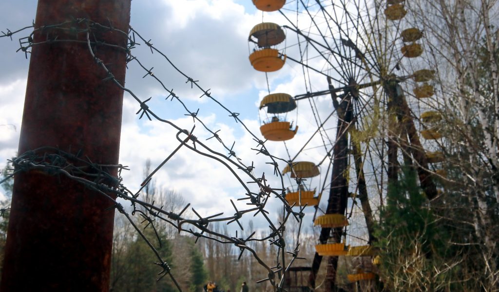 Ein Riesenrad steht in einem stillgelegten Vergnügungspark in der Geisterstadt Prypiat in der Nordukraine. Die heute verlassene Stadt wurde 1970 im Zusammenhang mit dem Kernkraftwerk Tschernobyl gegründet und nach dem Reaktorunglück geräumt.