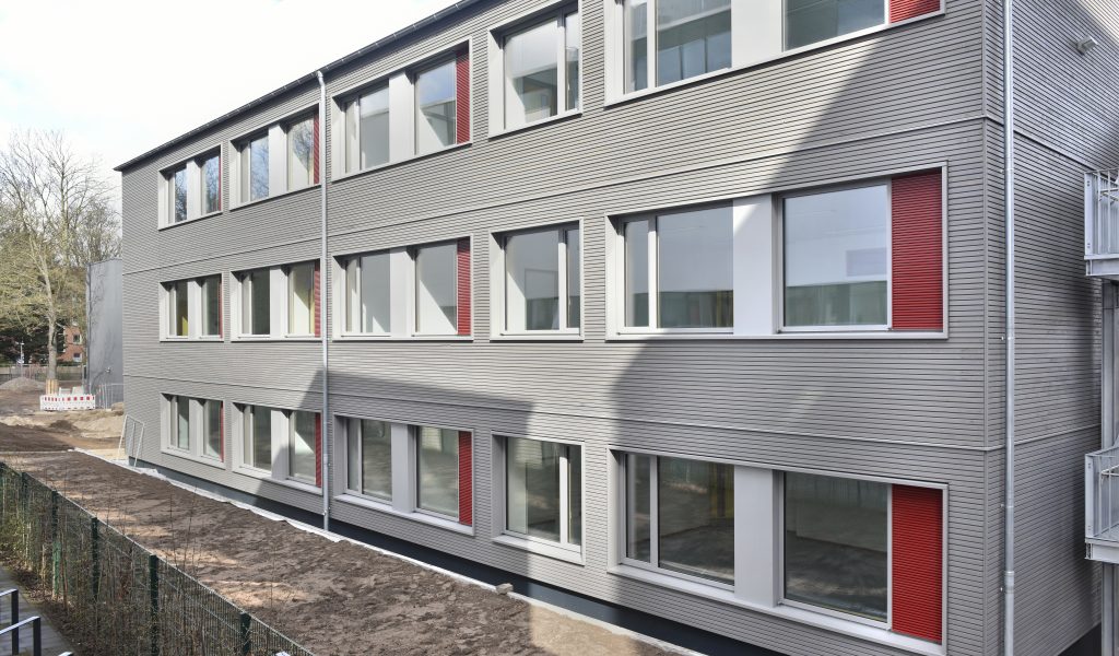 Simples Gerüst, kurze Bauzeit, anpassbare Optik - so sieht Hamburgs neue Standard-Schule aus.