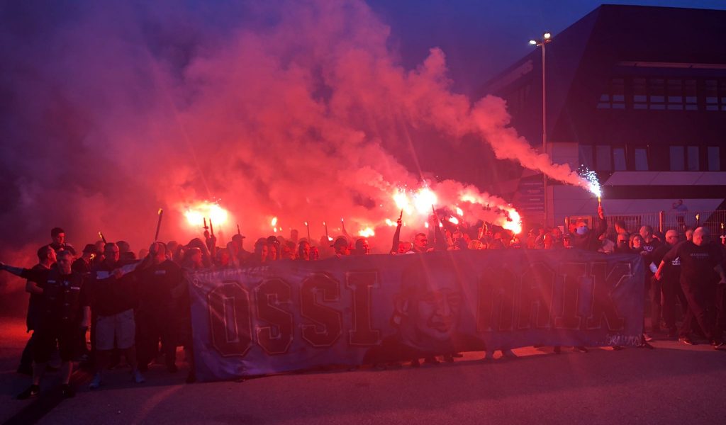 HSV-Trauermarsch rund um das Volksparkstadion.