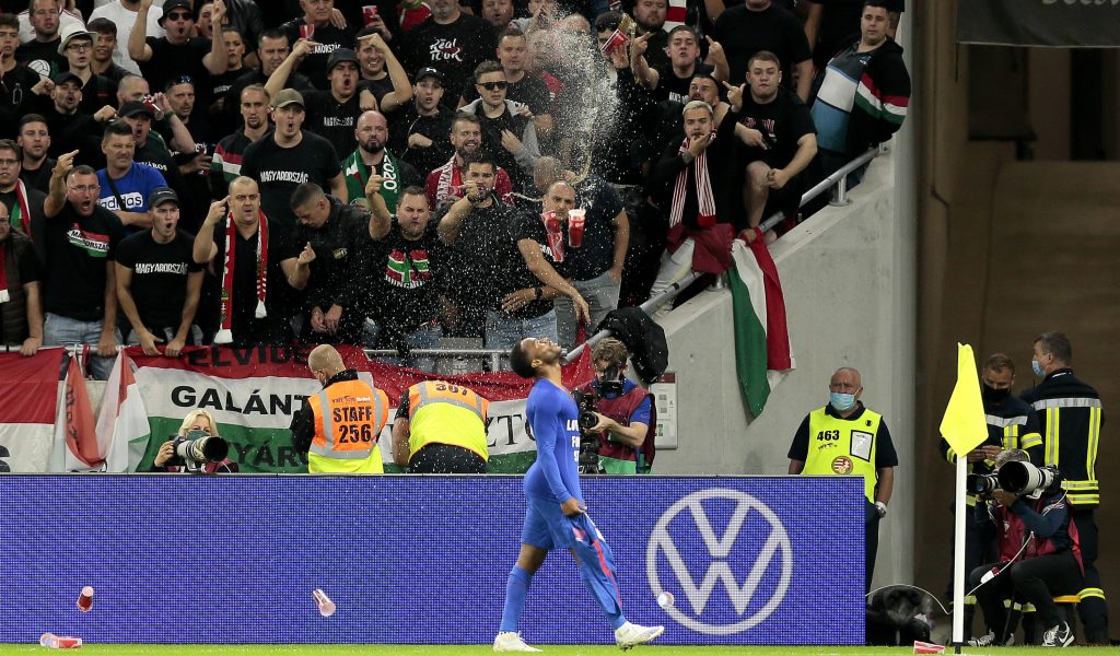 Ungarn wird für das rassistische Verhalten der „Fans“ in der WM-Quali gegen England von der FIFA bestraft