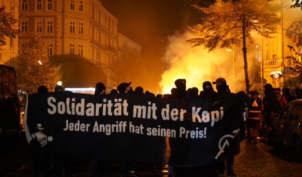 Nach einer gewaltsamen Räumung in Berlin riefen linksautonome Gruppen zur Solidaritätsdemo in Hamburg auf.
