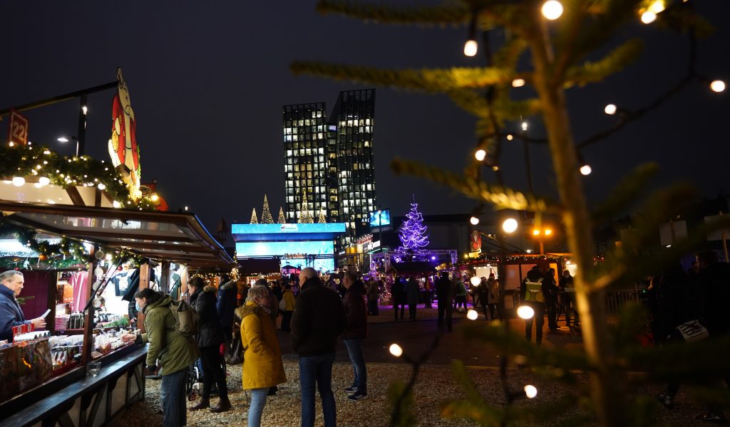 Der Weihnachtsmarkt „Santa Pauli“ auf dem Spielbudenplatz hat seit Montag geöffnet