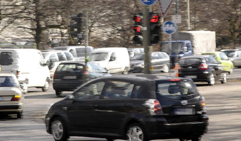 Auch am Dienstag wurden erneut viele Autofahrer erwischt, die rote Ampeln missachteten. (Symbolfoto)