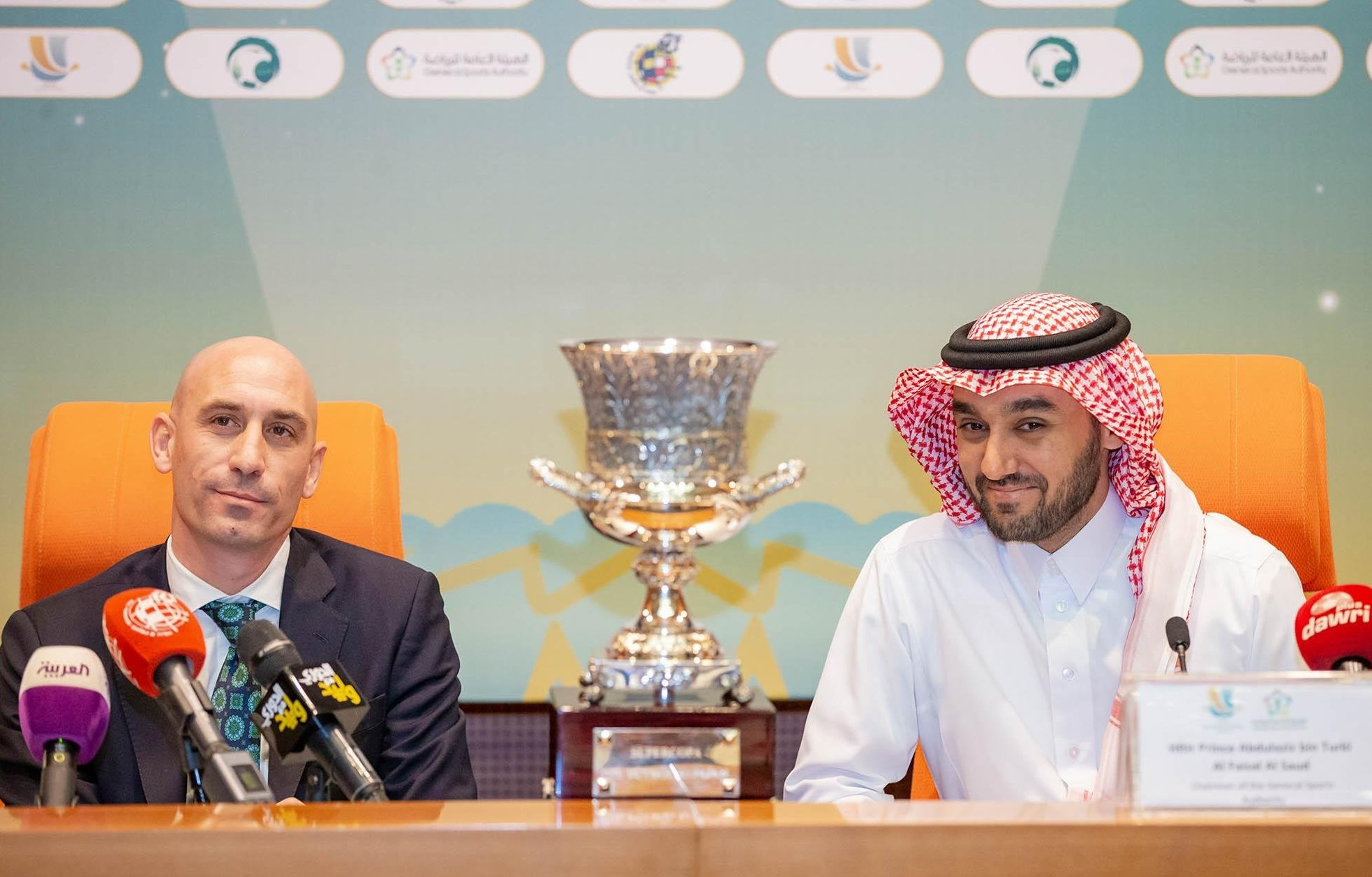 Luis Rubiales (Präsident des spanischen Fußballverbandes) und Abdulasis bin Turki al-Faisal (Saudi-Arabiens Sportminister)