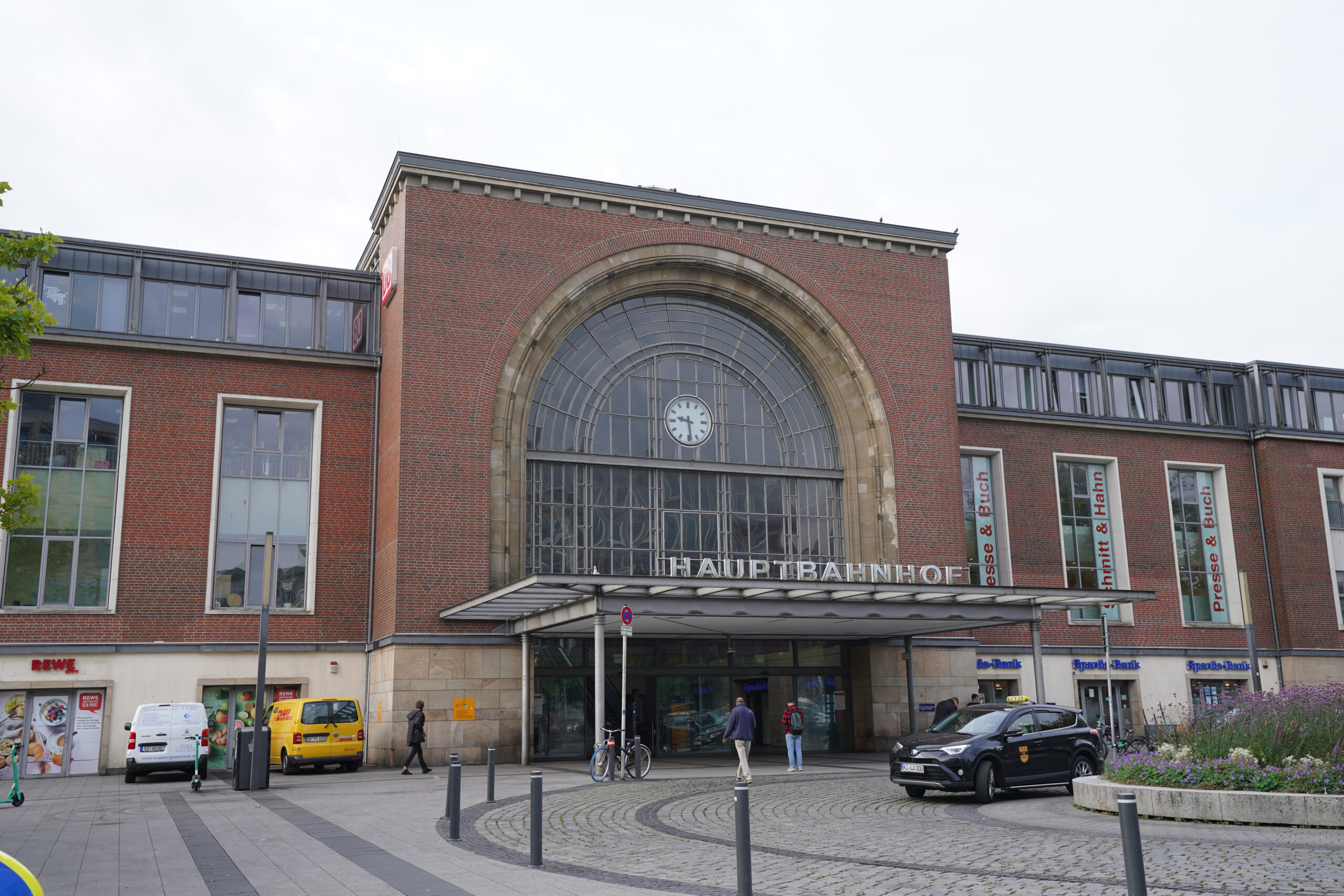 Der Vorplatz des Kieler Hauptbahnhofs. (Archivbild)