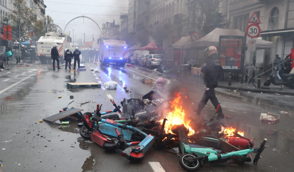 Gewaltsame Ausschreitungen in Brüssel nach Marokkos WM-Sieg.