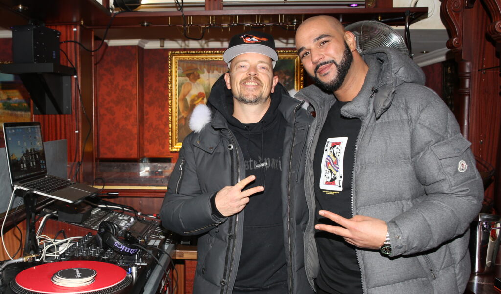 Jan Delay als DJ Flashdance zusammen mit seinem Sylter Kumpel DJ Fareezy.