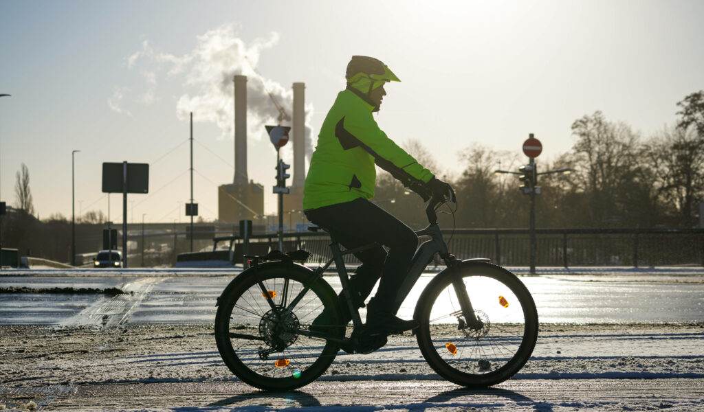 Mit der richtigen Pflege wird auch das E-Bike wintertauglich. (Symbolbild)