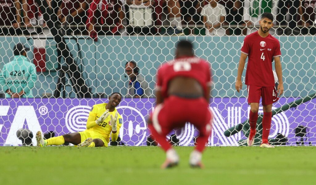 Enttäuschte Gesichter bei Katars Nationalspielern nach der zweiten WM-Pleite. Katar