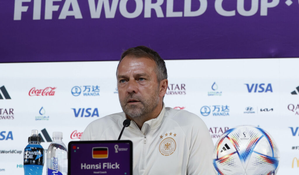 Bundestrainer Hansi Flick erschien vor dem Spanien-Spiel alleine zur obligatorischen Pressekonferenz.