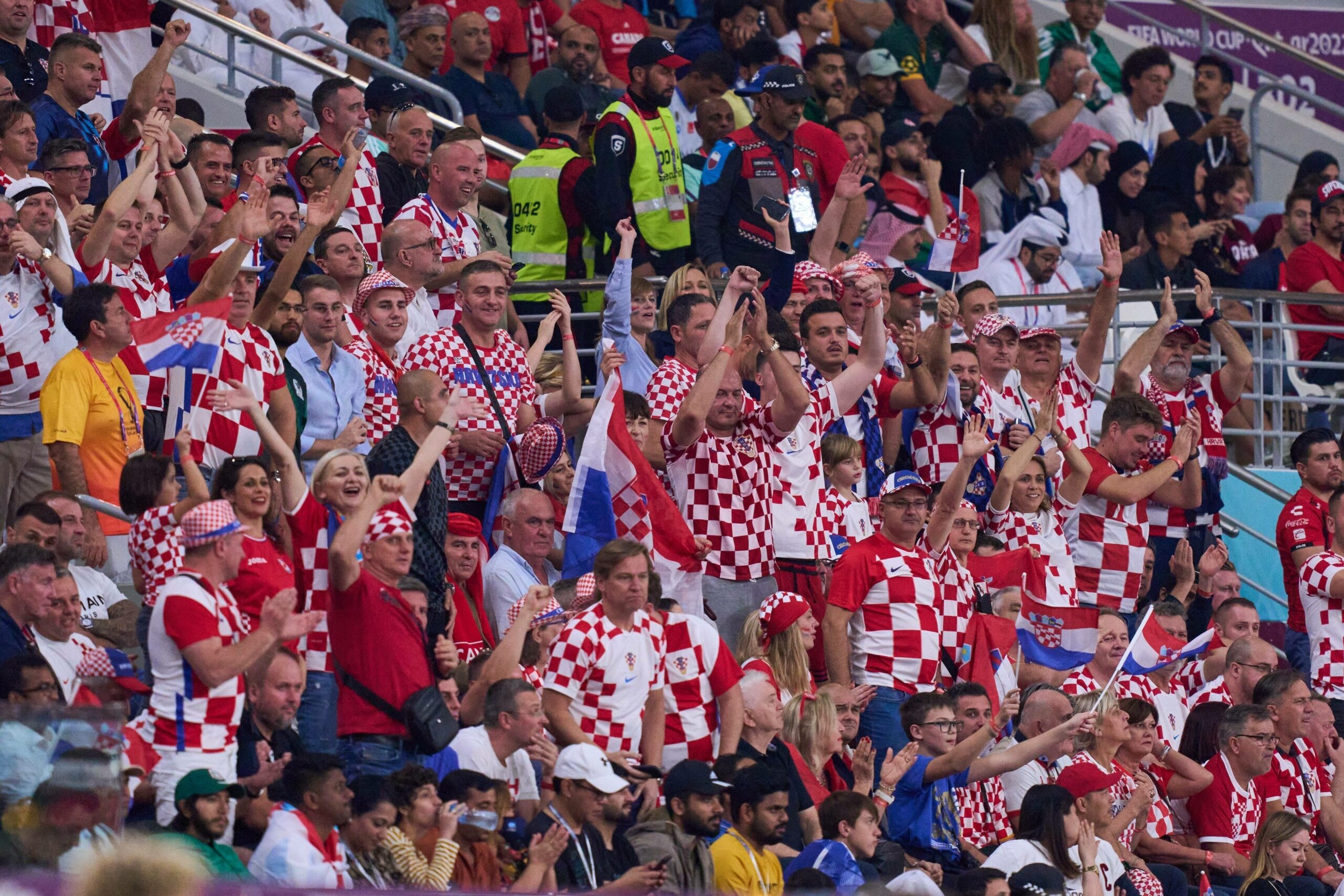 Die kroatischen Fans feuern ihre Mannschaft gegen Kanada an.