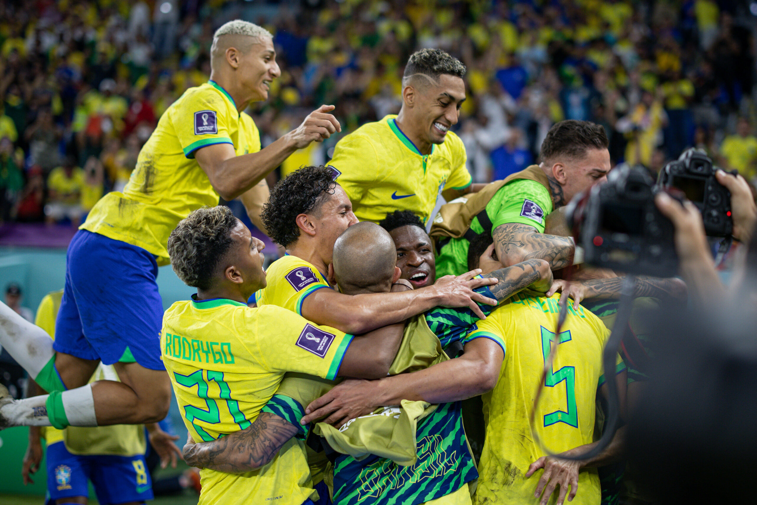 Brasilianische Spieler feiern ein Tor bei der WM