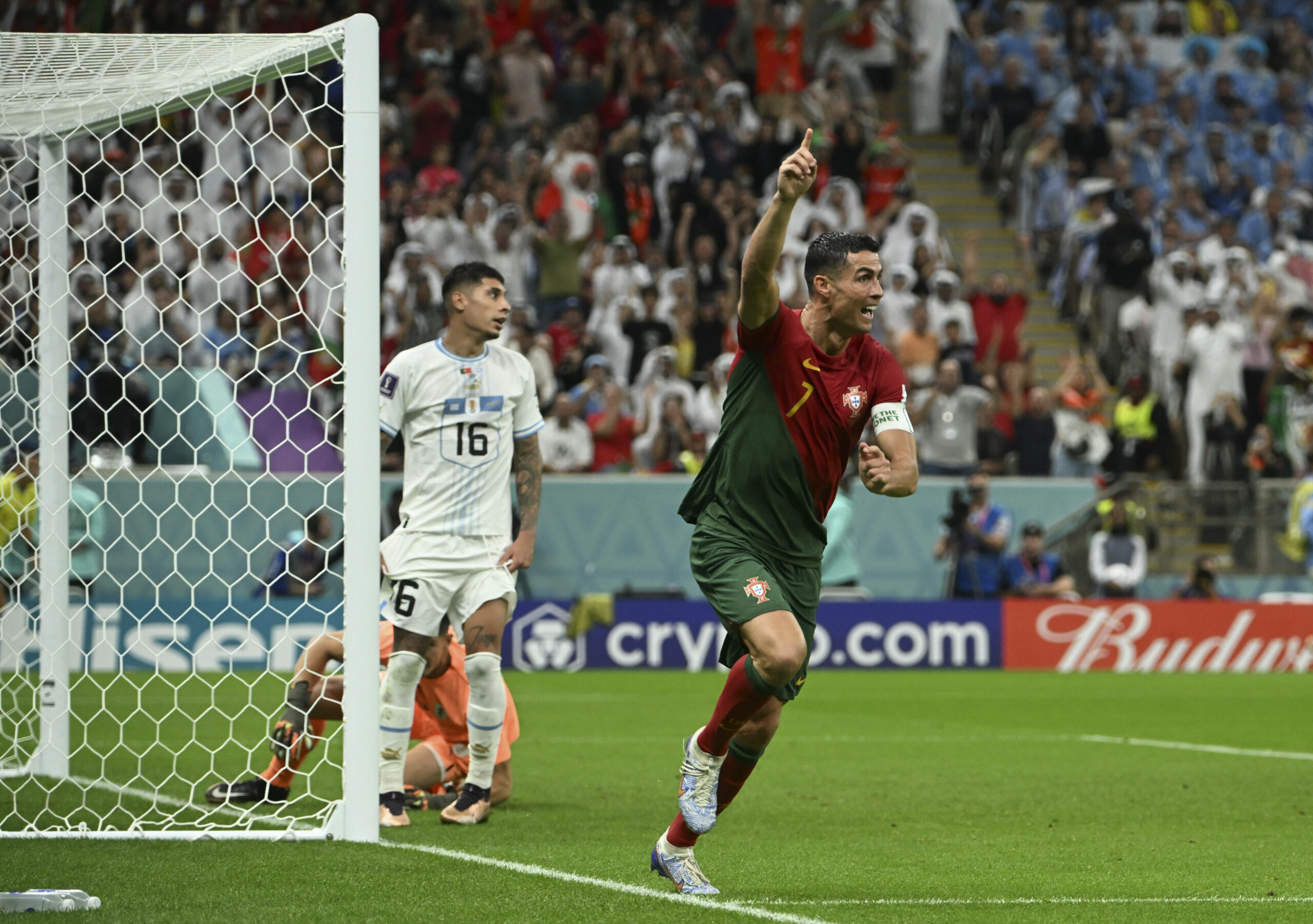 Cristiano Ronaldo dreht nach dem 1:0 gegen Uruguay zum Jubeln ab. Doch war es überhaupt sein Tor?