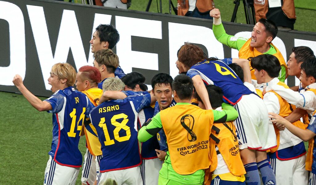 Die Japan-Spieler jubeln nach dem Sieg gegen Deutschland.