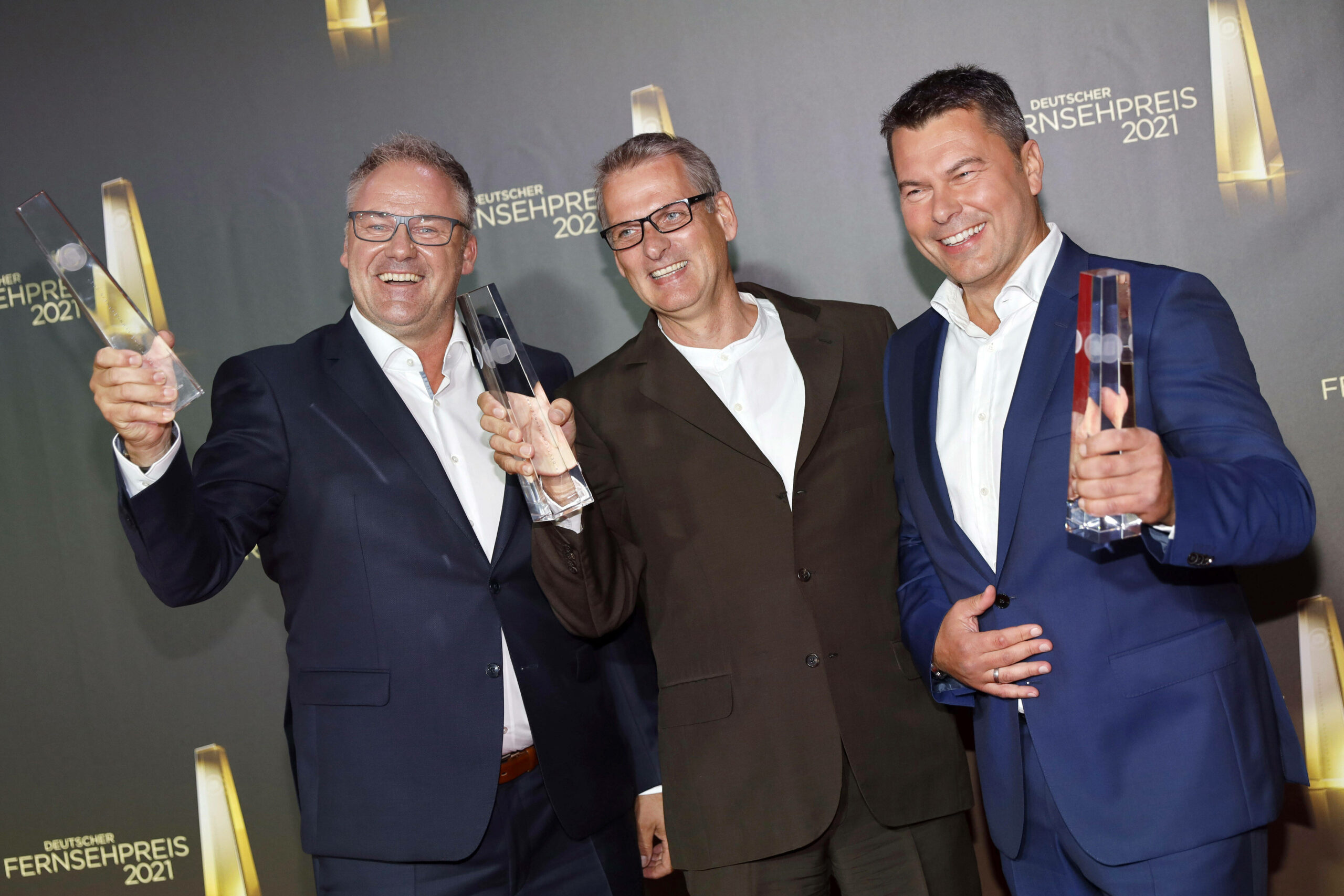 Yorck Polus zusammen mit seinen Kollegen Nils Kaben und Hermann Valkyser beim Deutschen Fernsehpreis.