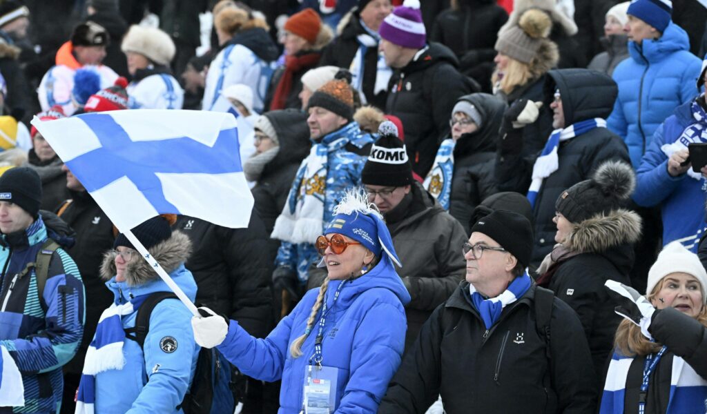 Die Fans feiern im finnischen Ruka.