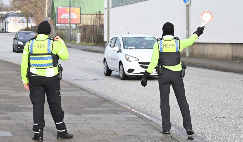 Drei Fahrradstaffeln der Hamburger Polizei kontrollierten am Dienstag den Verkehr in mehreren Stadtteilen.