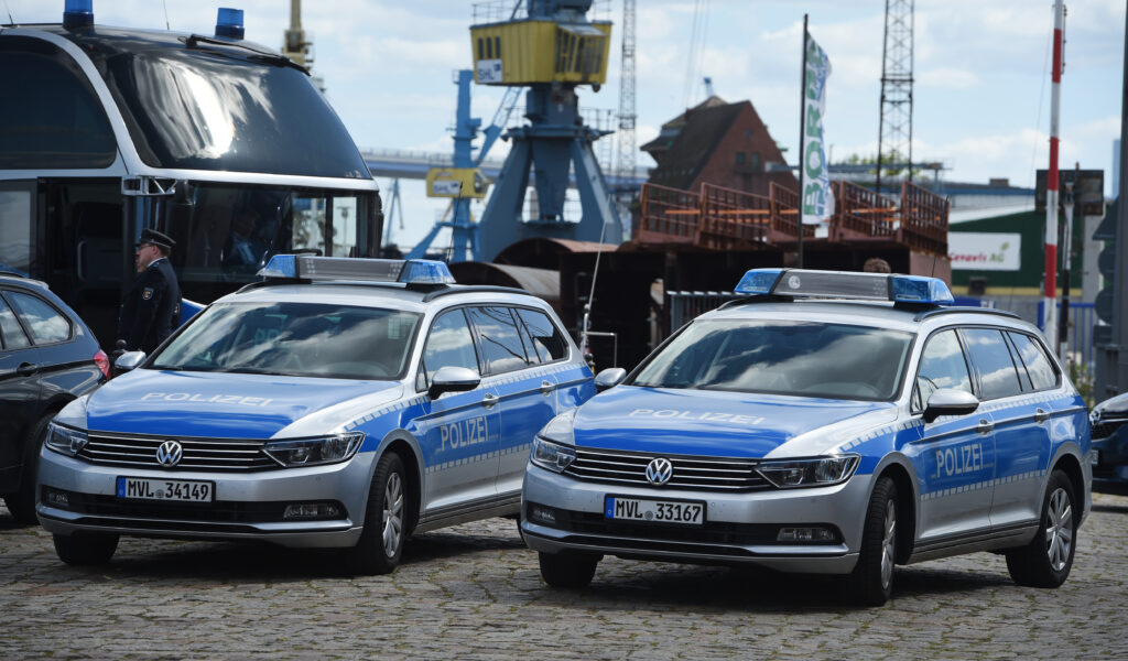 Einsatzfahrzeuge der Polizei in Mecklenburg-Vorpommern. (Symbolbild)