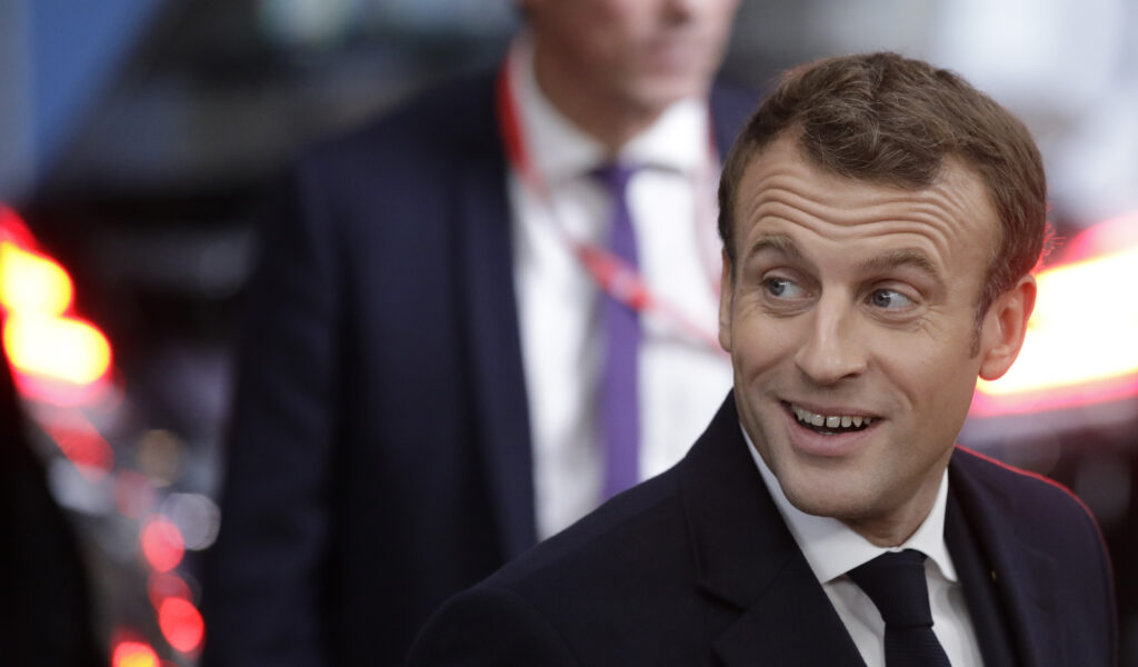 Präsident Macron will, dass sich sein Volk beim Liebesakt besser schützt.