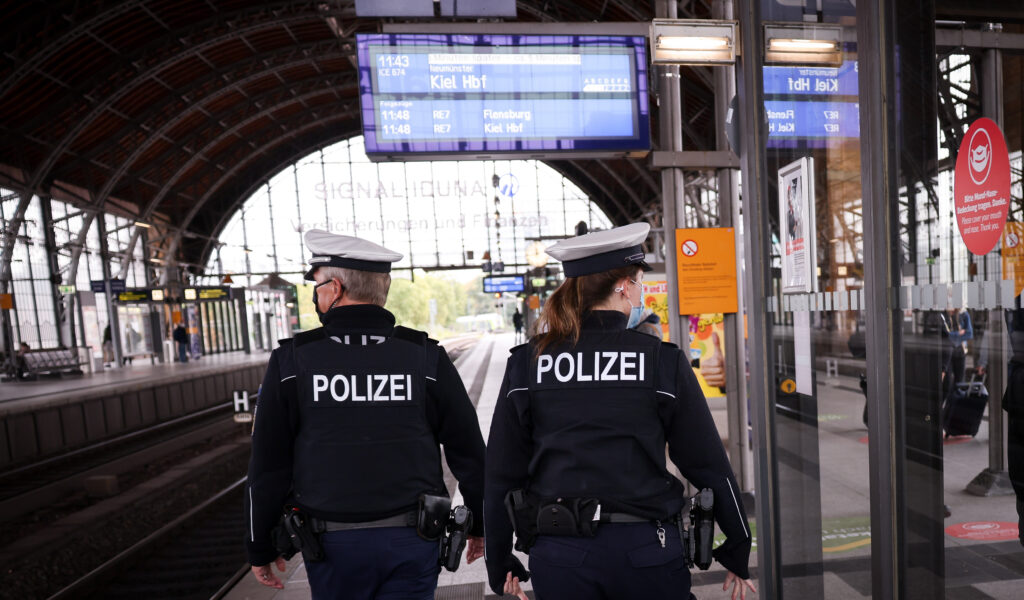 Bundespolizisten nehmen hungrigen Mann in Harburg vorläufig fest