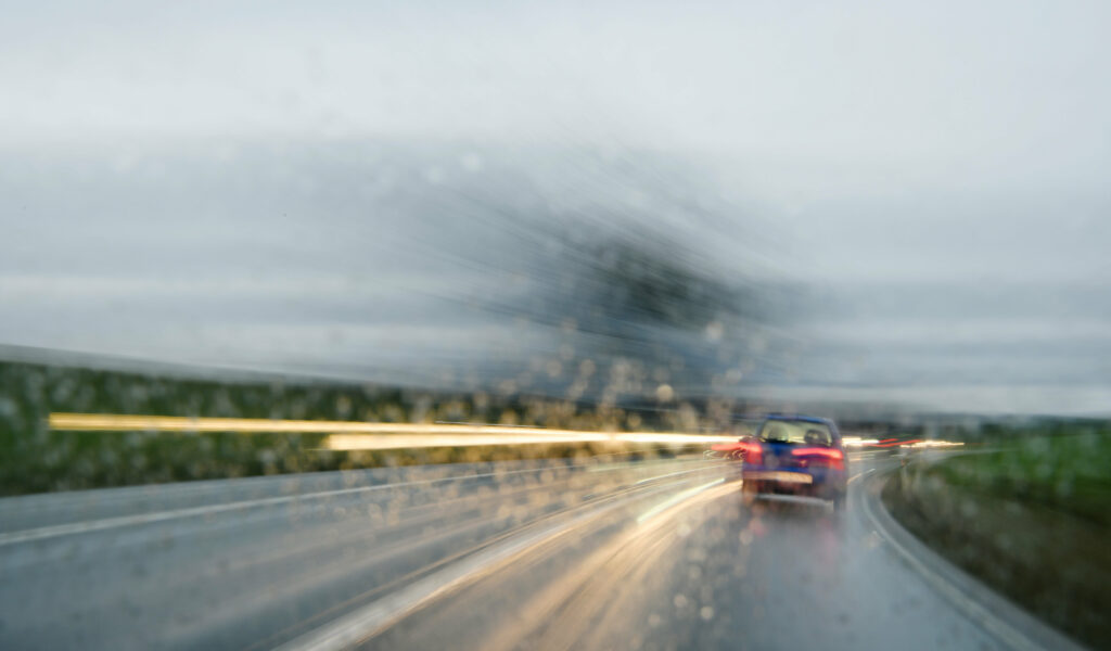 Autofahrt im Regen