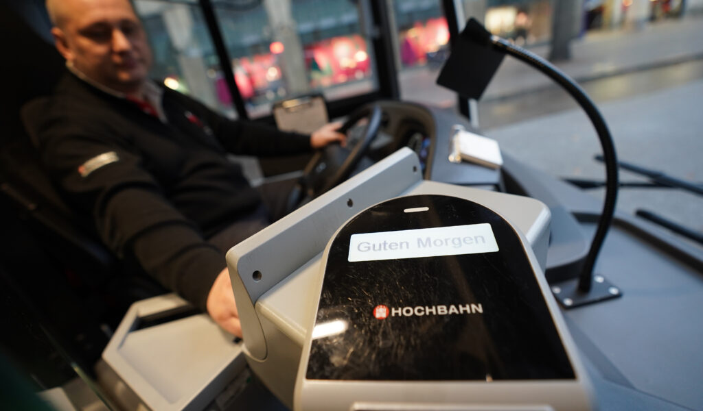 Laut Hochbahn-Betriebsrat Rimek berichten immer mehr Busfahrer von Überlastung (Symbolbild).