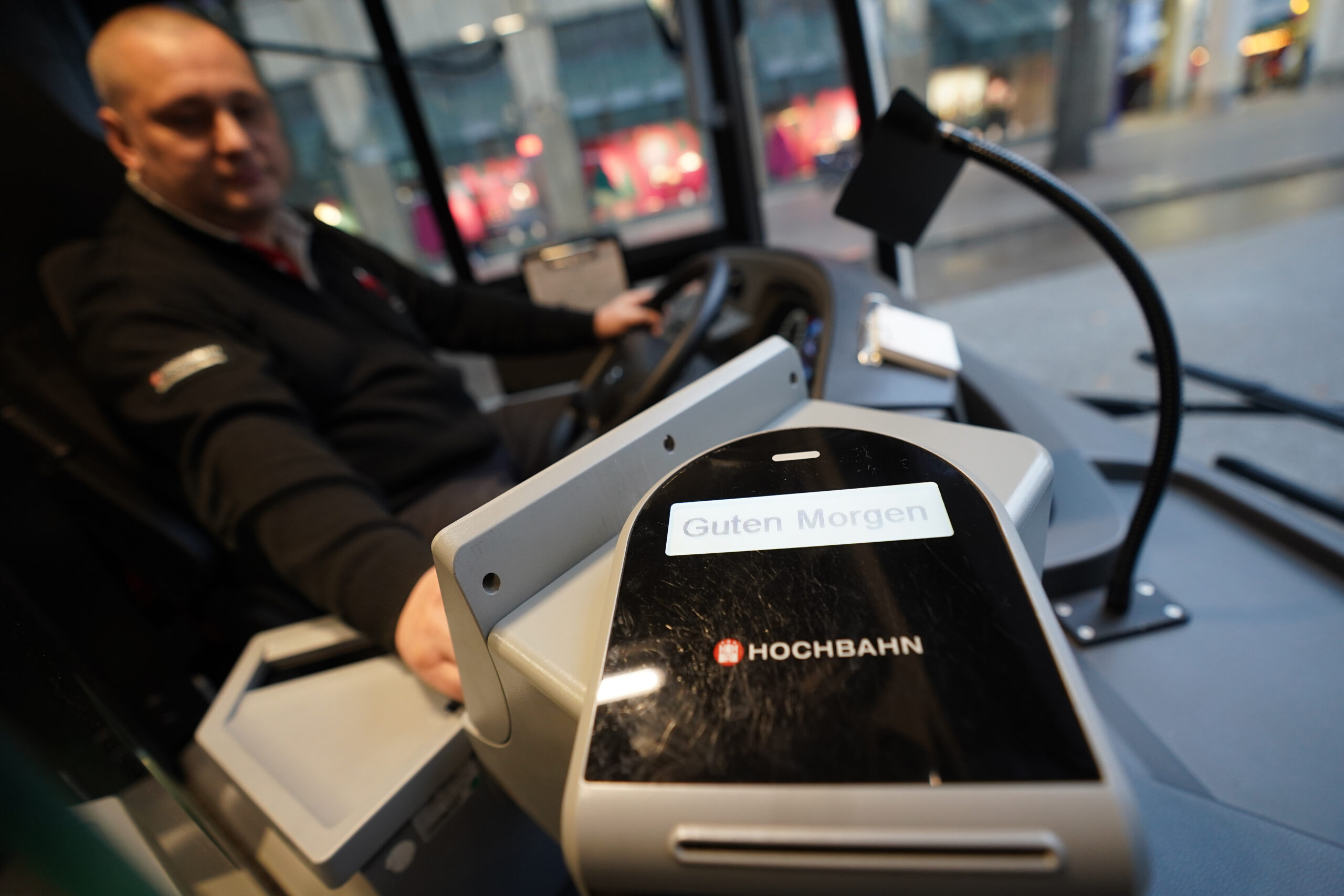 Laut Hochbahn-Betriebsrat Rimek berichten immer mehr Busfahrer von Überlastung (Symbolbild).