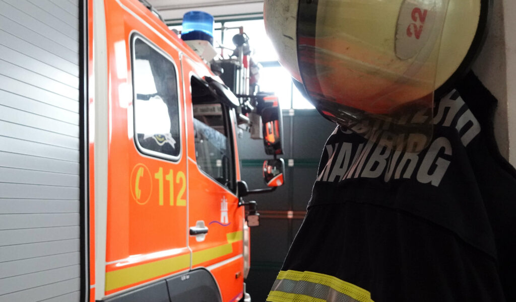 Übergriffe auf Rettungskräfte gibt es auch bei der Hamburger Feuerwehr. Jetzt fordert der Deutsche Feuerwehrverband ein härteres Durchgreifen.