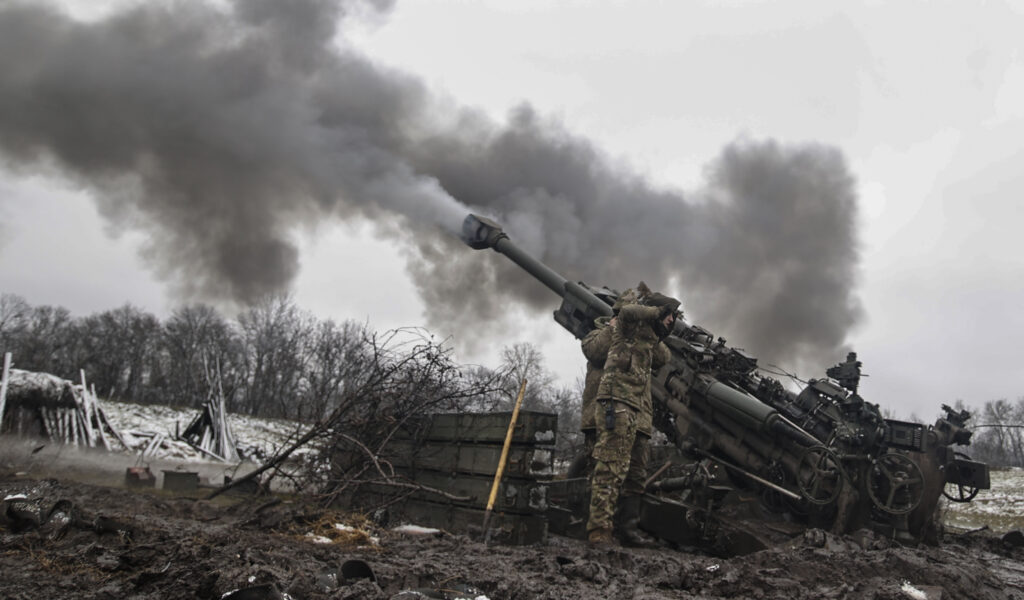 Kälteschlacht: Ukrainische Soldaten schießen auf russische Stellungen an der Frontlinie in der Region Donezk.