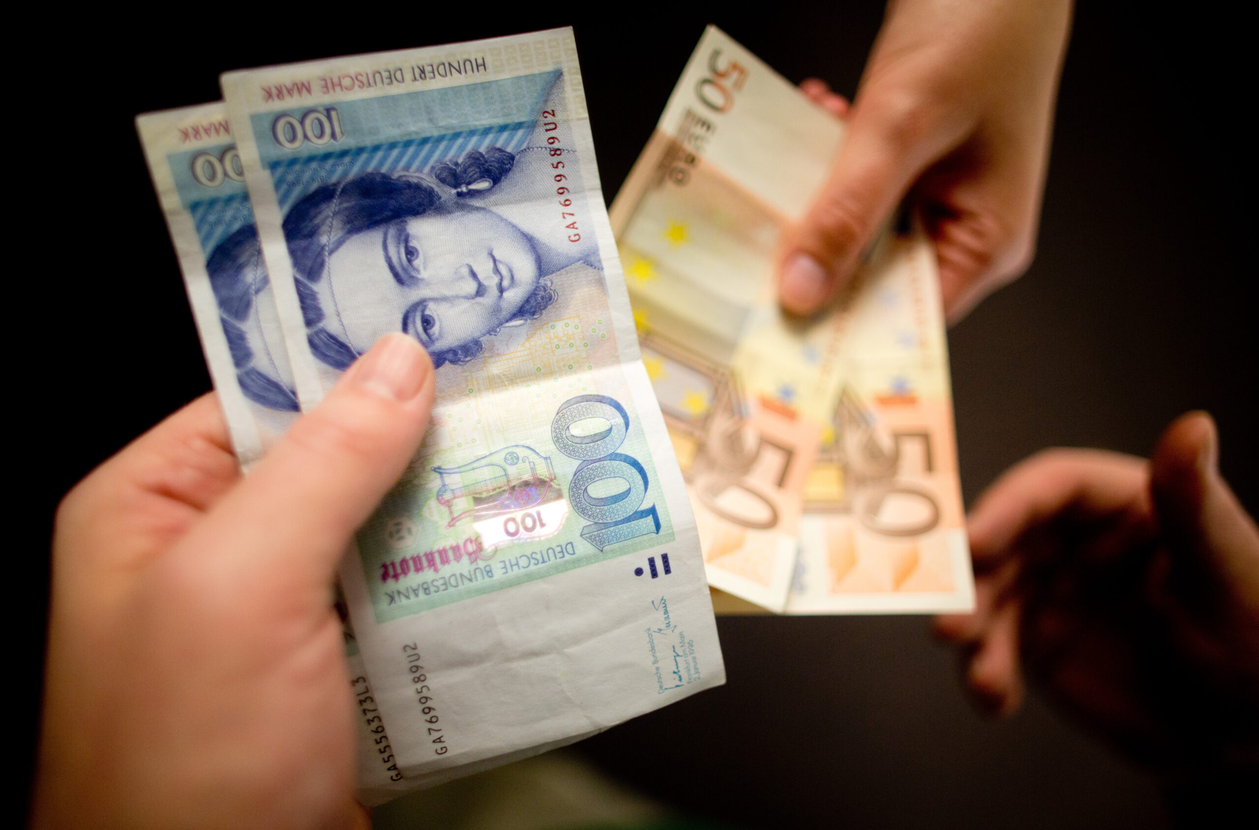 In der Hamburger Filiale der Deutschen Bundesbank sind in diesem Jahr mehr als zwei Millionen Mark in Euro umgetauscht worden (Symbolfoto).