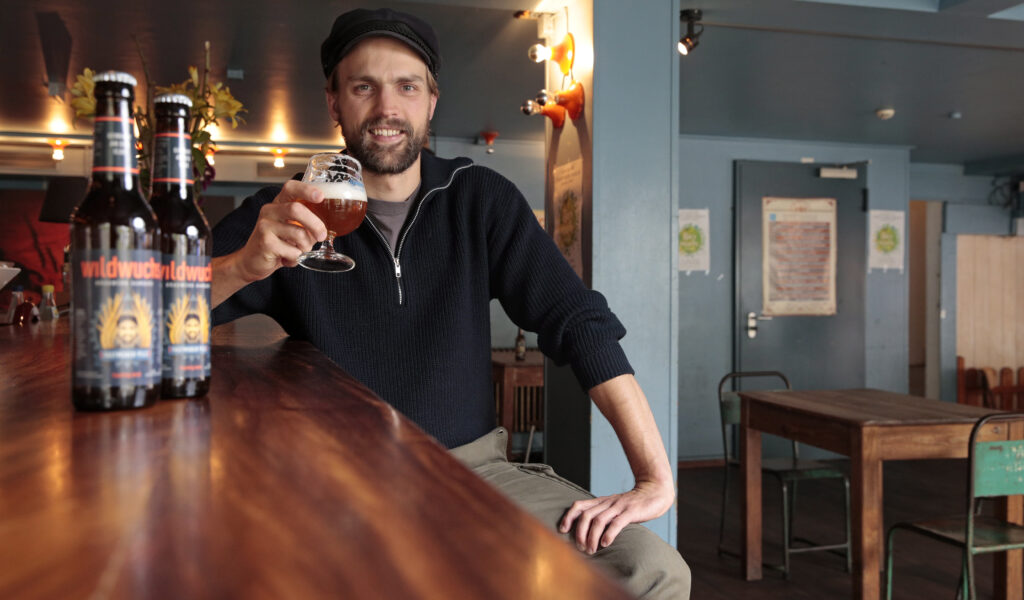 Braumeister Fiete Matthies von „Wildwuchs“ liebt sein Bier auch mal alkoholfrei.