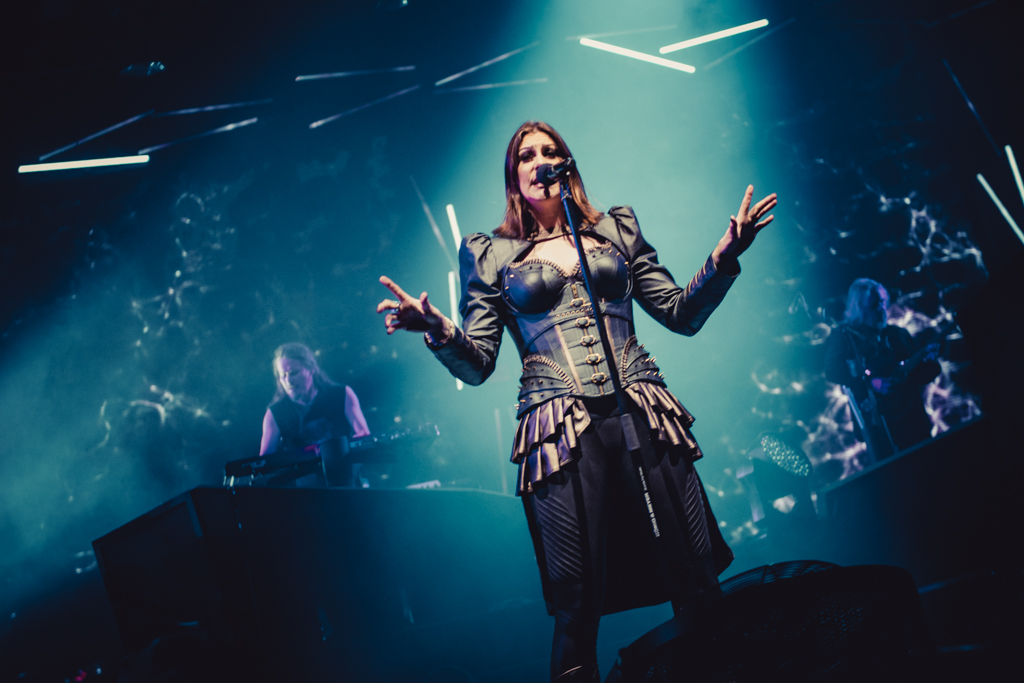Nightwish-Frontfrau Floor Jansen bot den Fans zusammen mit ihren Kollegen einen energiegeladenen Abend in Hamburg.