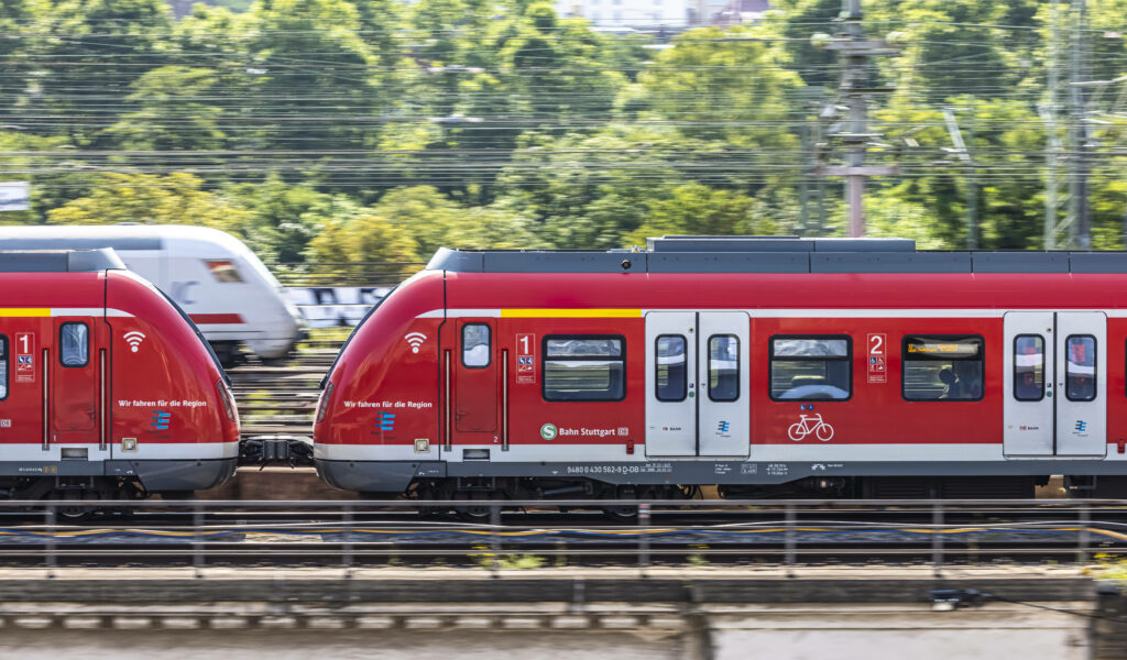 Ein betrunkener S-Bahn-Fahrer hat am Donnerstag für reichlich Trubel in Stuttgart gesorgt. (Symbolbild)